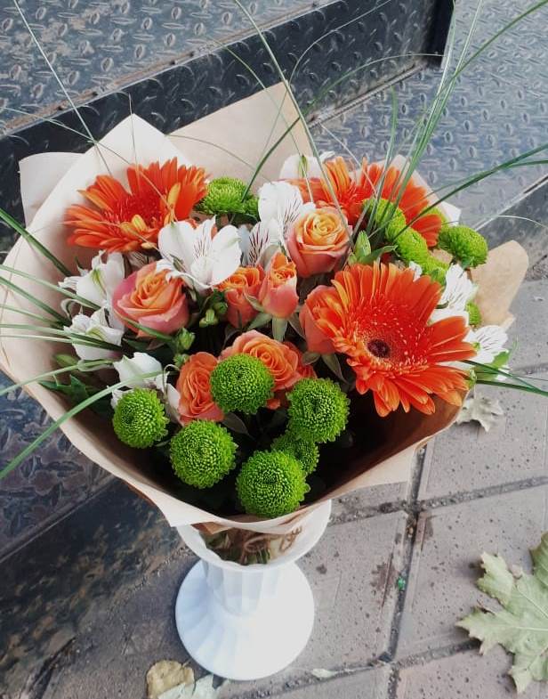 Букет цветов из: Герберы, Хризантемы, Альстромерии и Розы в Хурбе
