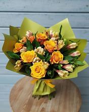 Букет цветов из:  Альстромерии и Розы в Хурбе
