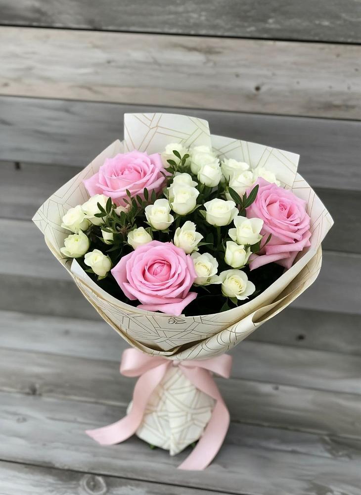 Букет цветов из: Розы в Хурбе