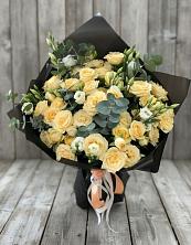 Букет цветов из:  Розы и Лизиантусы в Хурбе