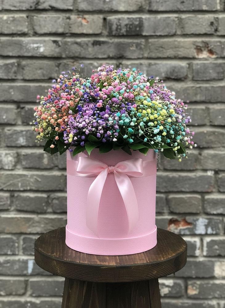 Цветочная композиция из Гипсофила и Розы в шляпной коробке в Хурбе