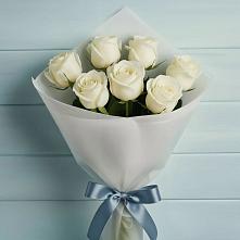Букет 7 Белых роз Эдлесс Лав в Хурбе