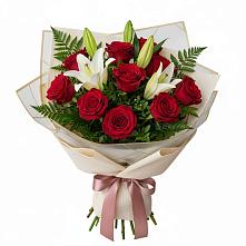 Букет цветов из:  Лилии и Розы в Хурбе