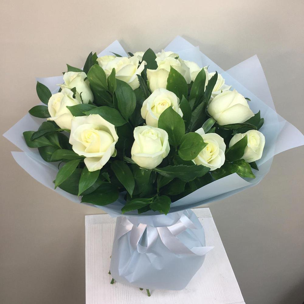 Букет 15 Белых роз Проуд в Хурбе