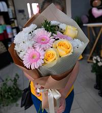 Букет цветов из:  Герберы, Розы и Хризантемы в Хурбе