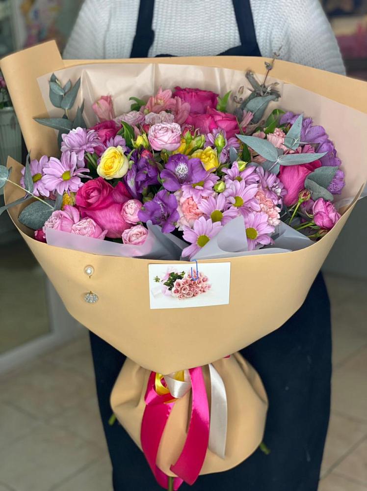 Букет цветов из: Хризантемы, Гвоздики и Альстромерии в Хурбе