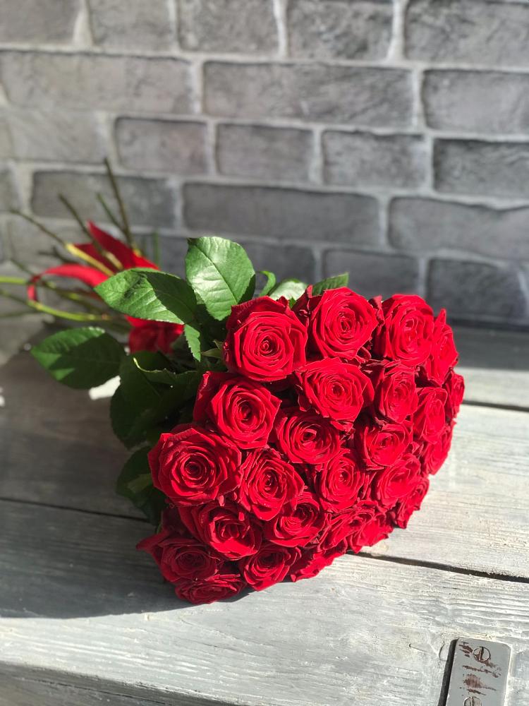 Букет Красные розы Фридом в Хурбе