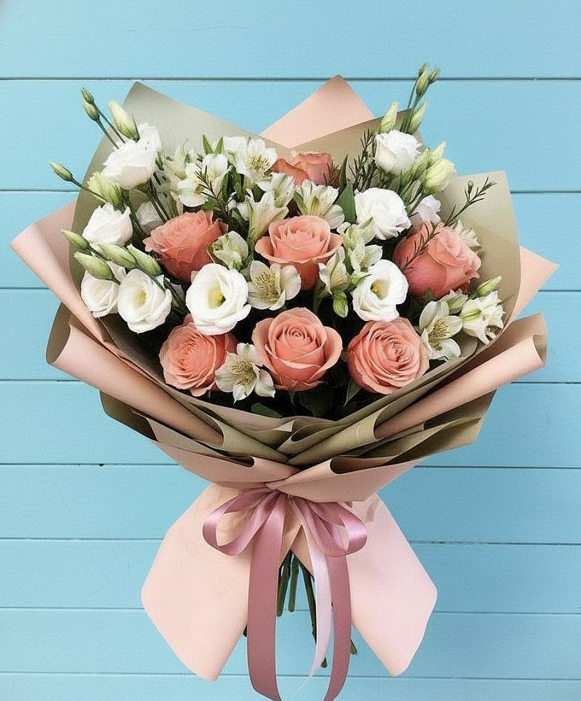 Букет цветов из: Розы, Альстромерии и Лизиантусы в Хурбе