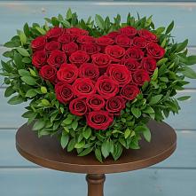 Цветочная композиция из Розы в виде сердца в Хурбе