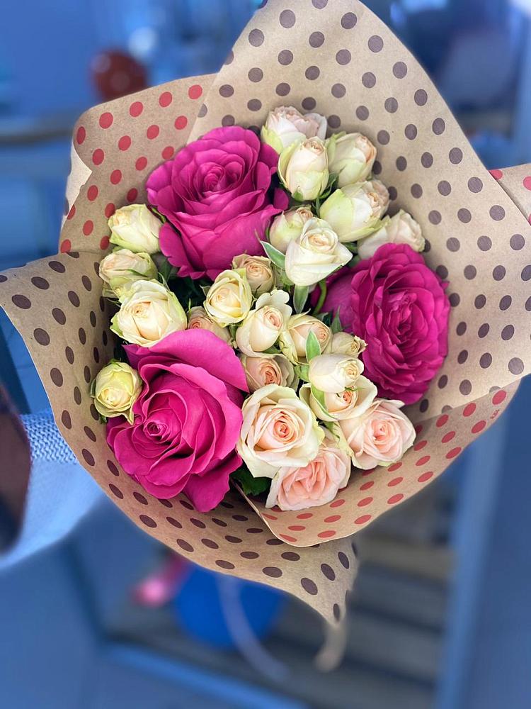 Букет цветов из: Розы в Хурбе