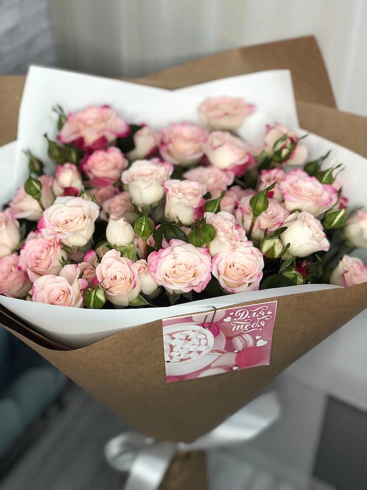 Букет цветов из: Розы в Хурбе