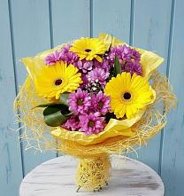 Букет цветов из:  Хризантемы и Герберы в Хурбе