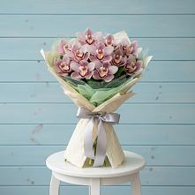 Букет цветов из:  Орхидеи и Розы в Хурбе