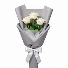 Букет 3 белые розы в Хурбе