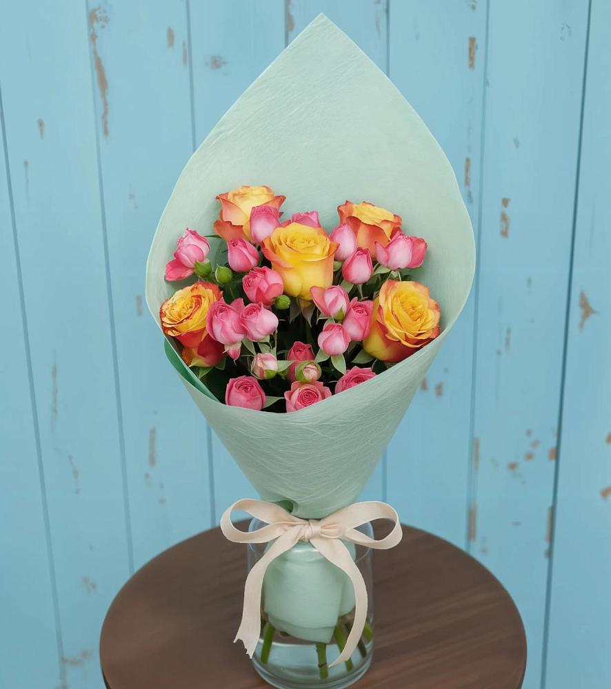 Букет цветов из: Розы в Хурбе