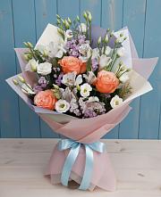 Букет цветов из:  Лизиантусы, Розы, Альстромерии и Гипсофила в Хурбе