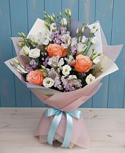 Букет цветов из:  Лизиантусы, Розы, Альстромерии и Гипсофила в Хурбе