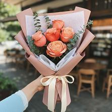 Букет цветов из:  Розы в Хурбе