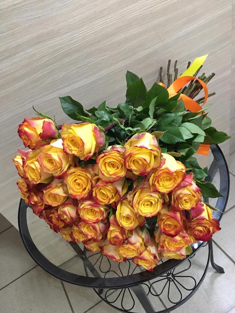 Букет Желтые розы в Хурбе