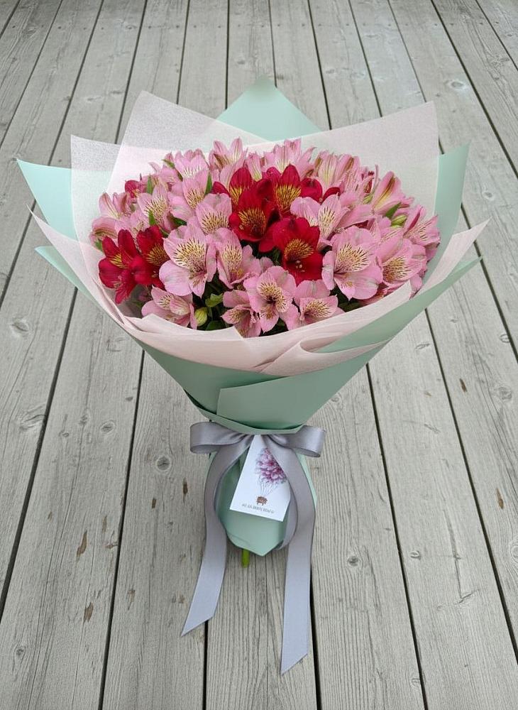 Букет цветов из: Альстромерии в Хурбе