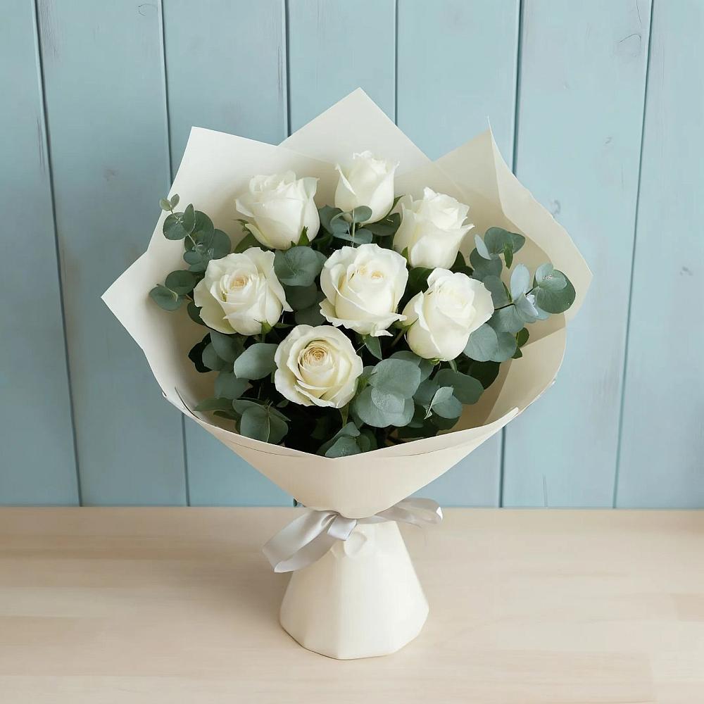 Букет Белые розы в Эвкалипте в Хурбе