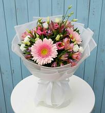 Букет цветов из:  Герберы, Альстромерии и Лизиантусы в Хурбе