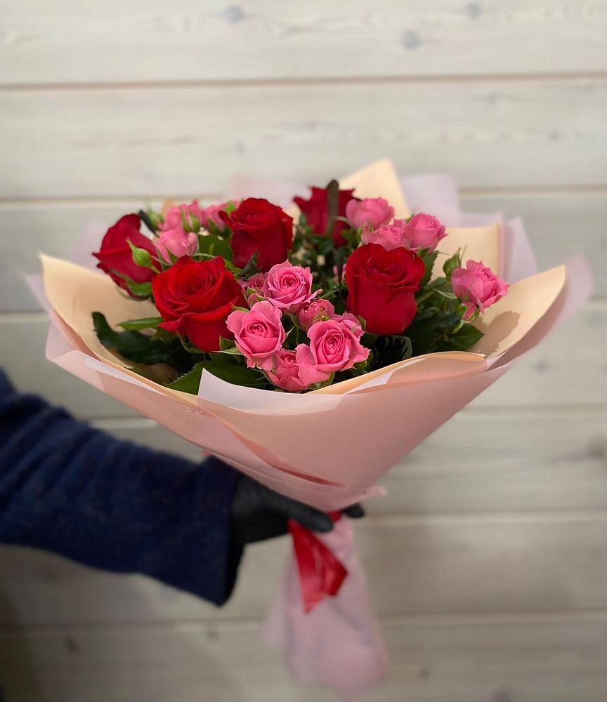 Букет цветов из: Розы в Хурбе