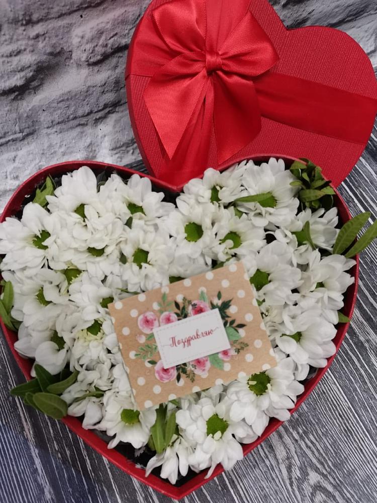 Цветочная композиция из Хризантемы в виде сердца в Хурбе