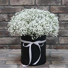 Цветочная композиция из Гипсофила в шляпной коробке в Хурбе