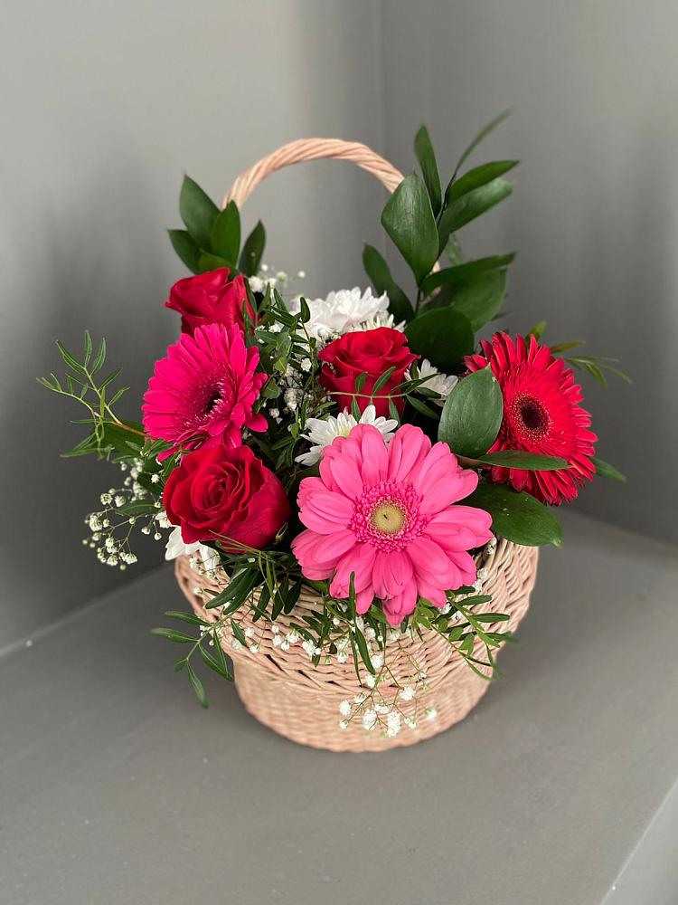 Цветочная композиция из Розы, Хризантемы и Герберы в корзине в Хурбе