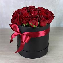 Цветочная композиция из Розы в шляпной коробке в Хурбе