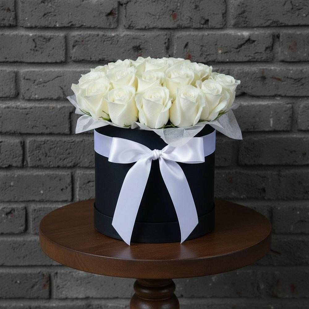 Цветочная композиция из Розы в шляпной коробке в Хурбе