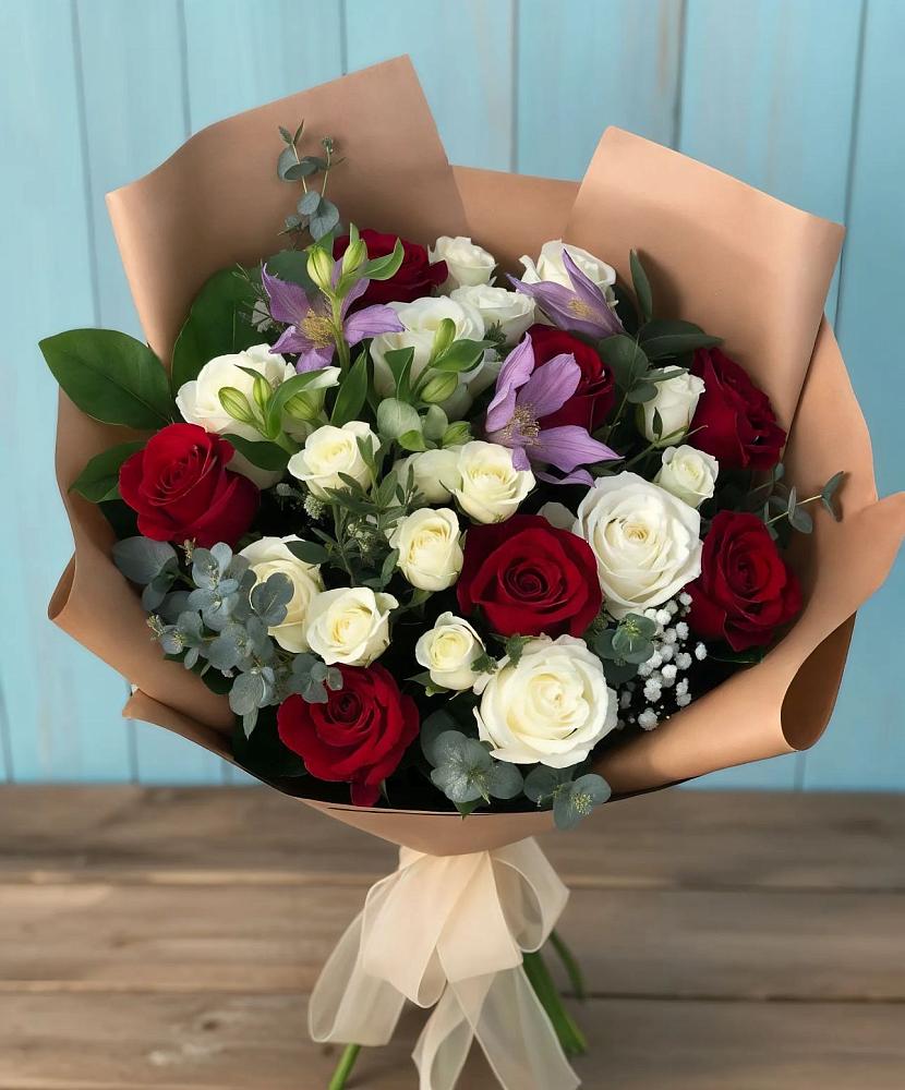 Букет цветов из: Розы и Альстромерии в Хурбе