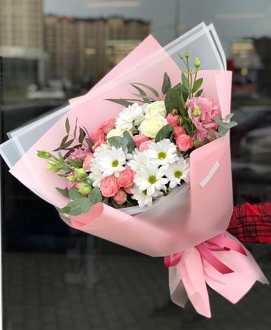 Букет цветов из: Розы, Лизиантусы и Хризантемы в Хурбе