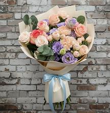 Букет цветов из:  Розы, Лизиантусы и Гвоздики в Хурбе