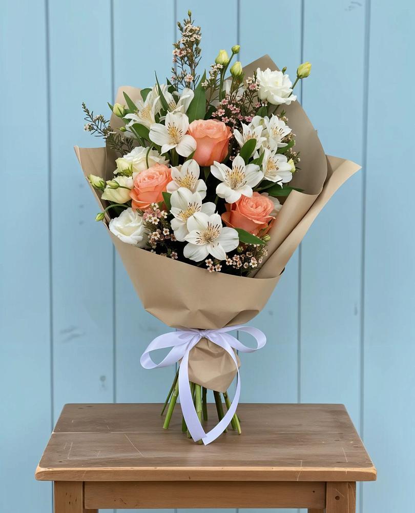 Букет цветов из: Альстромерии, Лизиантусы, Розы и Хризантемы в Хурбе