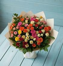 Букет Микс из разноцветных кустовых роз в Хурбе