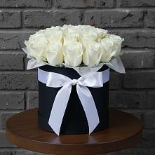 Цветочная композиция из Розы в шляпной коробке в Хурбе